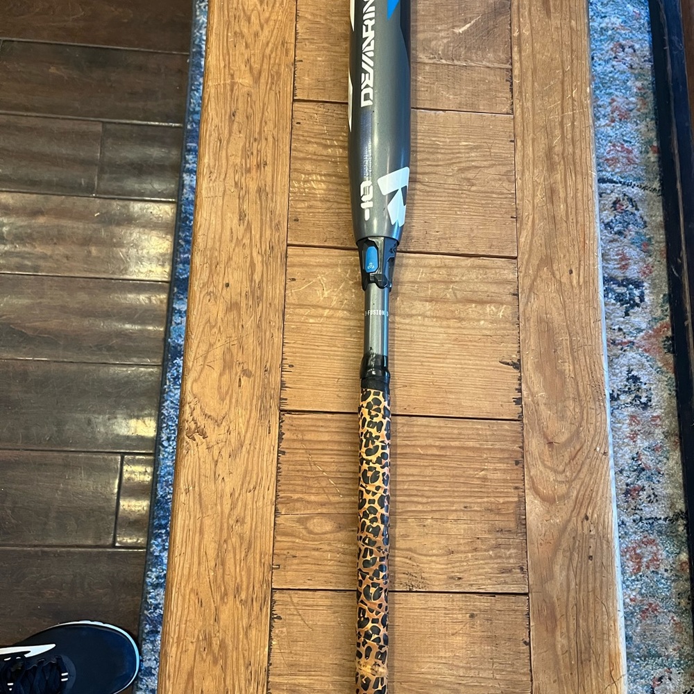 Demarini 33 inch composite Fastpitch softball bat